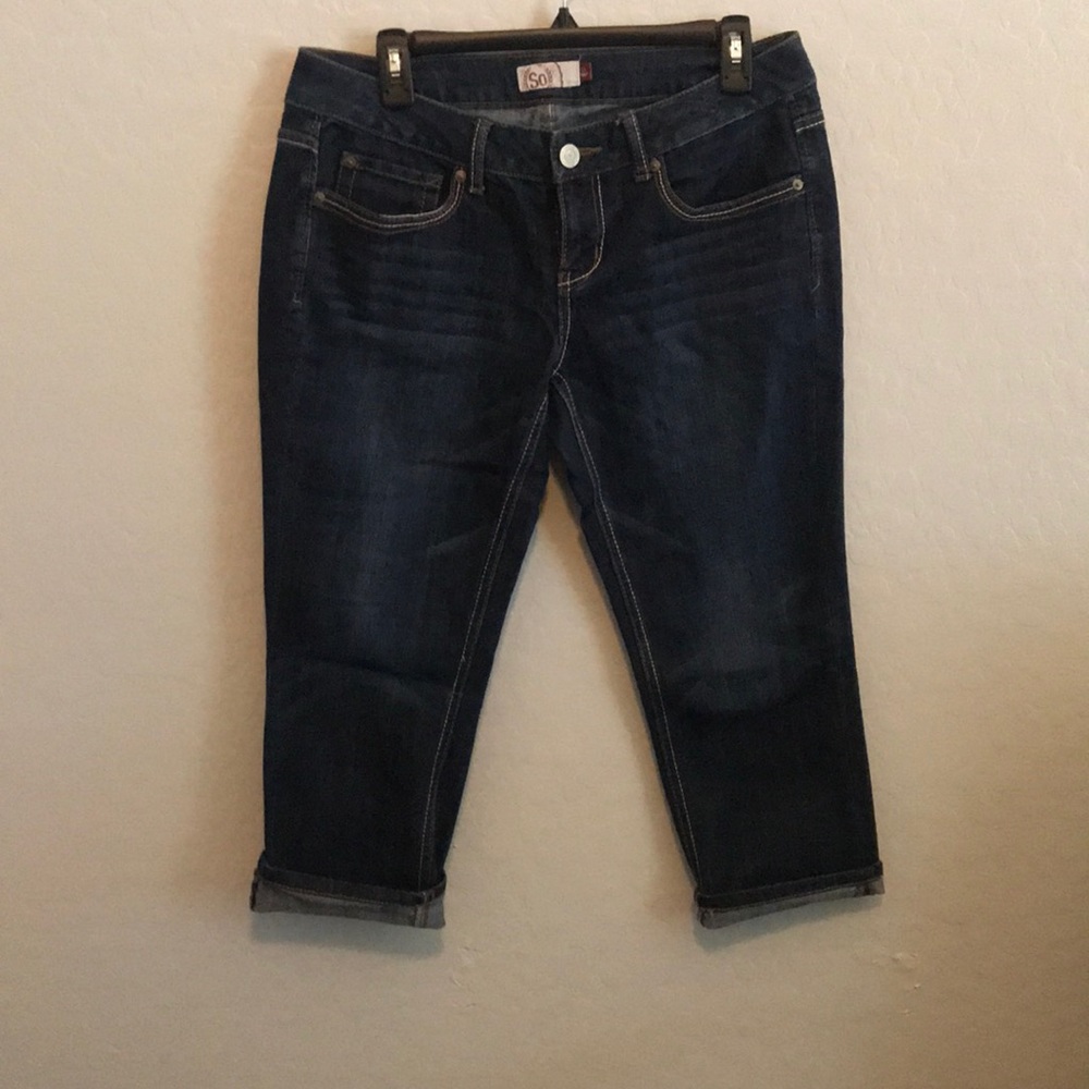 Excellent condition juniors size 11 jean capris.